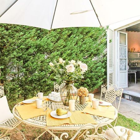 Apartment Guinigi With Private Courtyard ลุคคา ภายนอก รูปภาพ