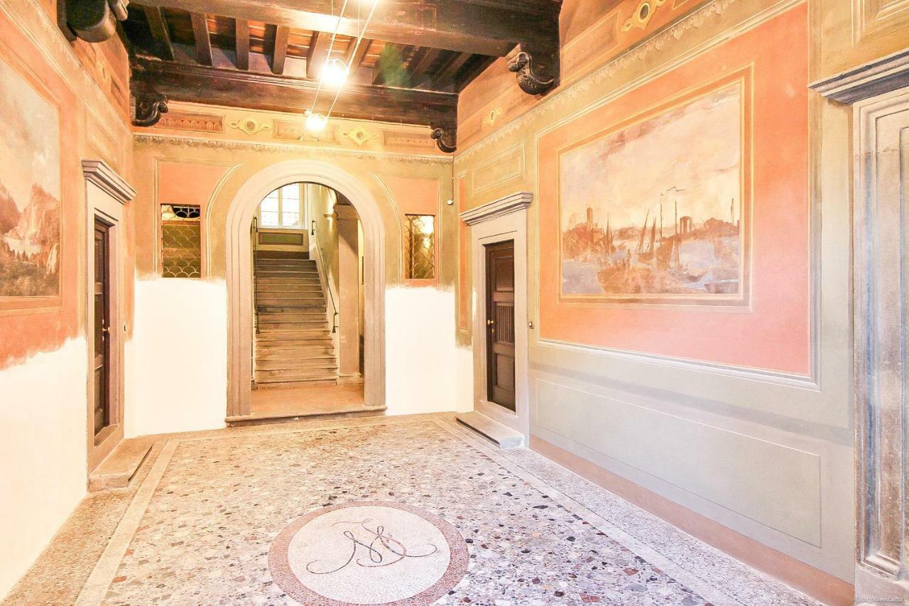 Apartment Guinigi With Private Courtyard ลุคคา ภายนอก รูปภาพ