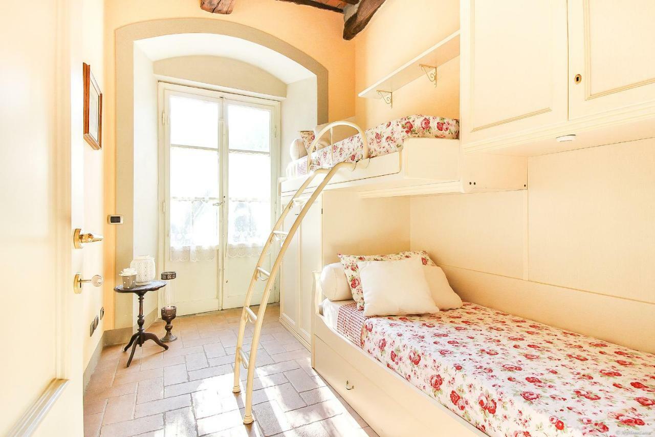 Apartment Guinigi With Private Courtyard ลุคคา ภายนอก รูปภาพ