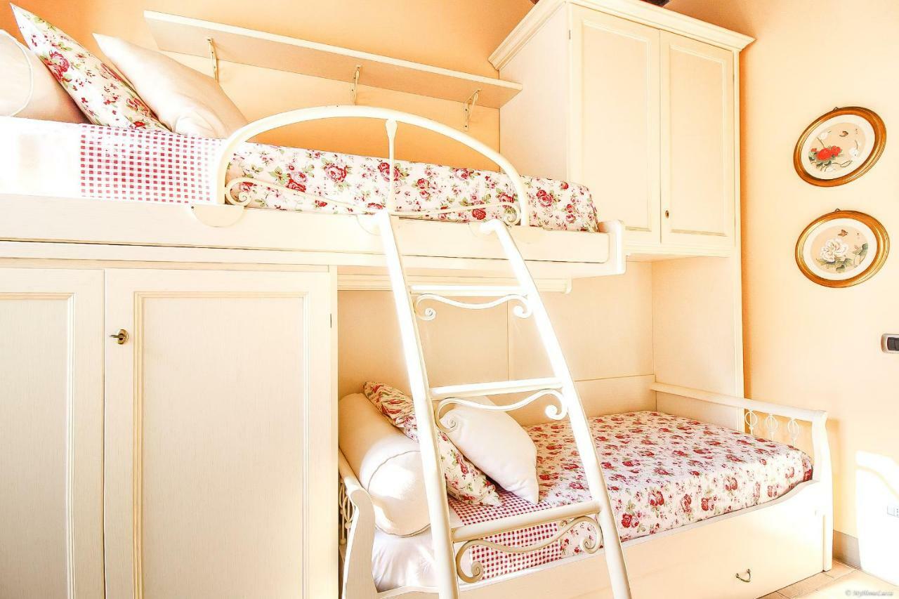 Apartment Guinigi With Private Courtyard ลุคคา ภายนอก รูปภาพ