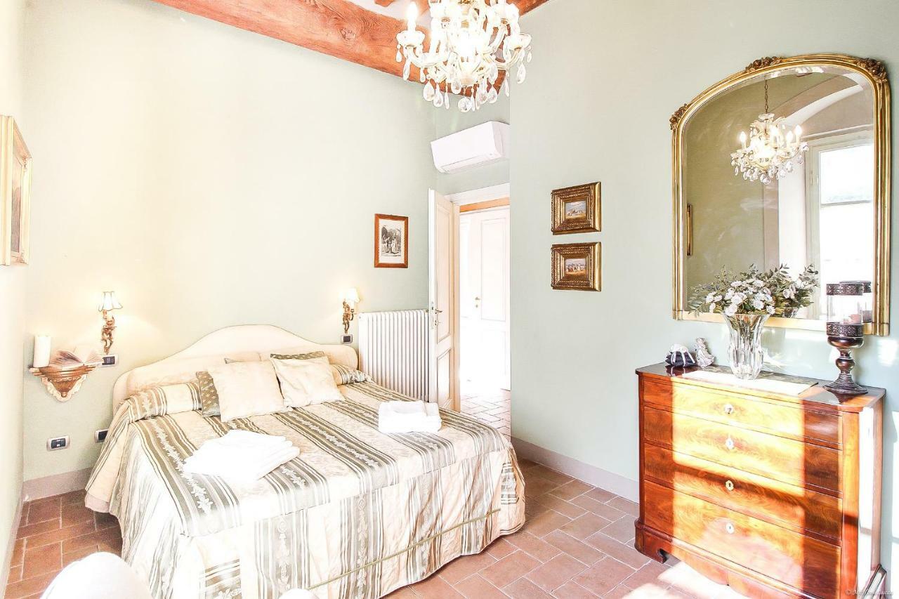 Apartment Guinigi With Private Courtyard ลุคคา ภายนอก รูปภาพ